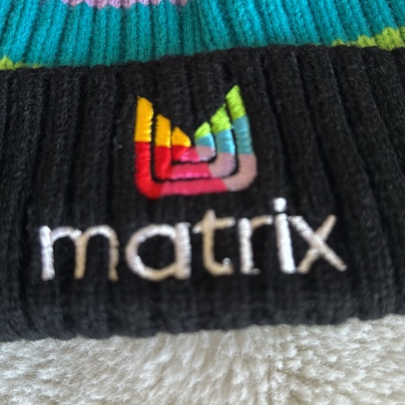 Bright beanie hat - Picture 2 of 3